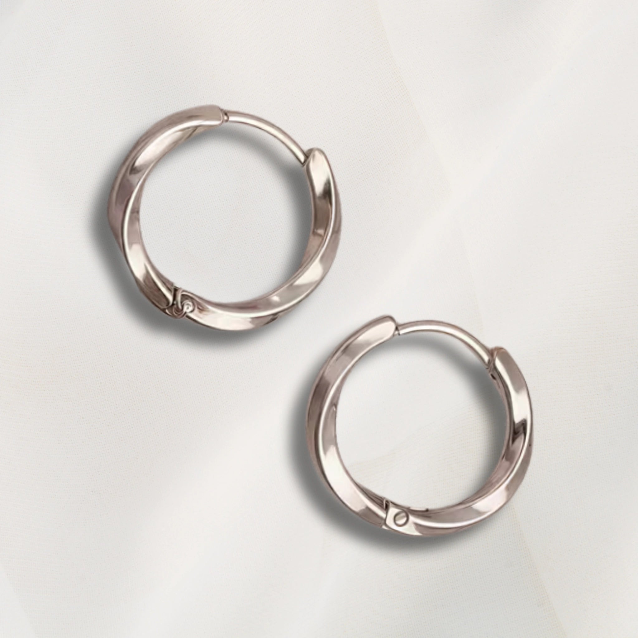 créoles torsadées en acier inoxydables argentées