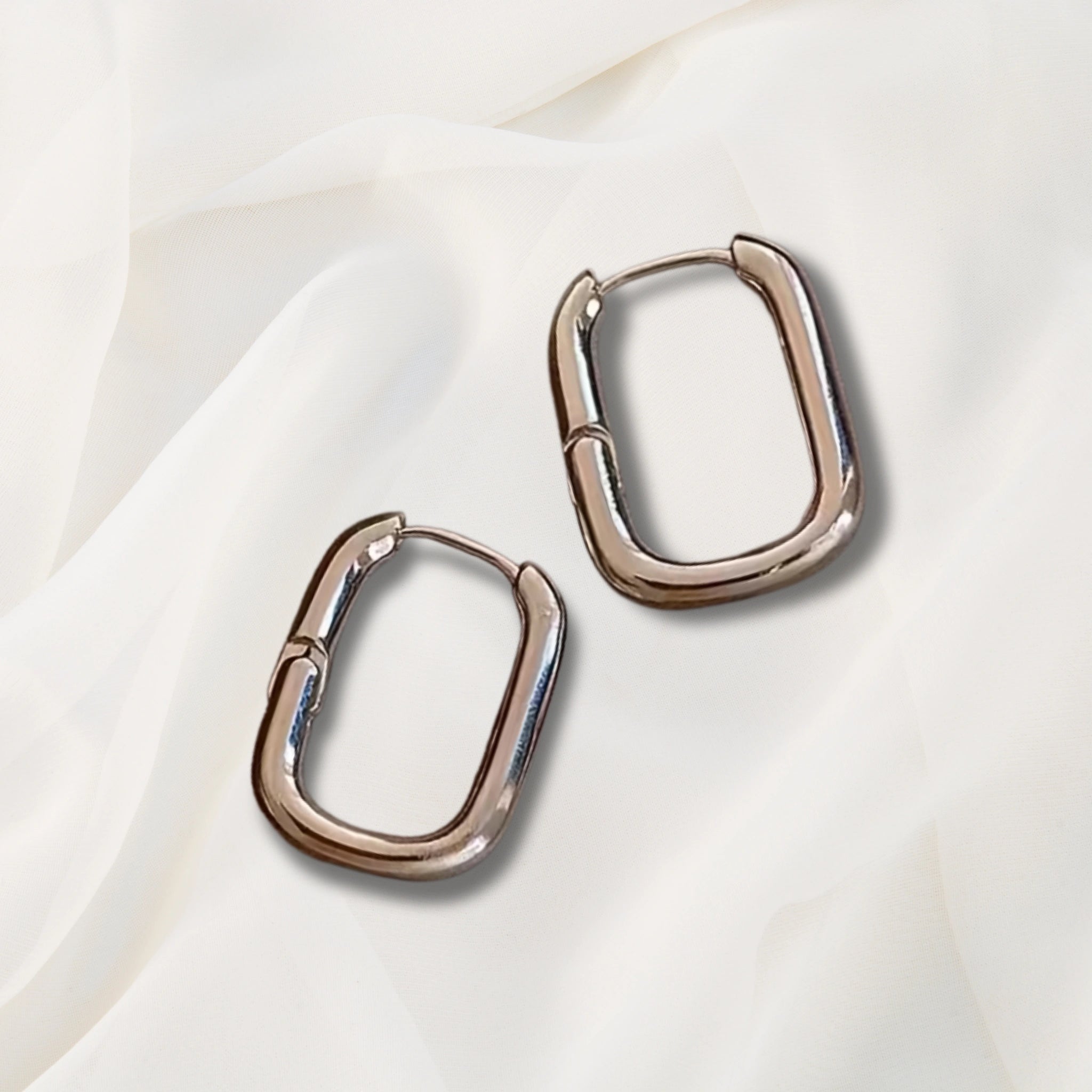 Créoles rectangulaire en acier inoxydable or ou argent