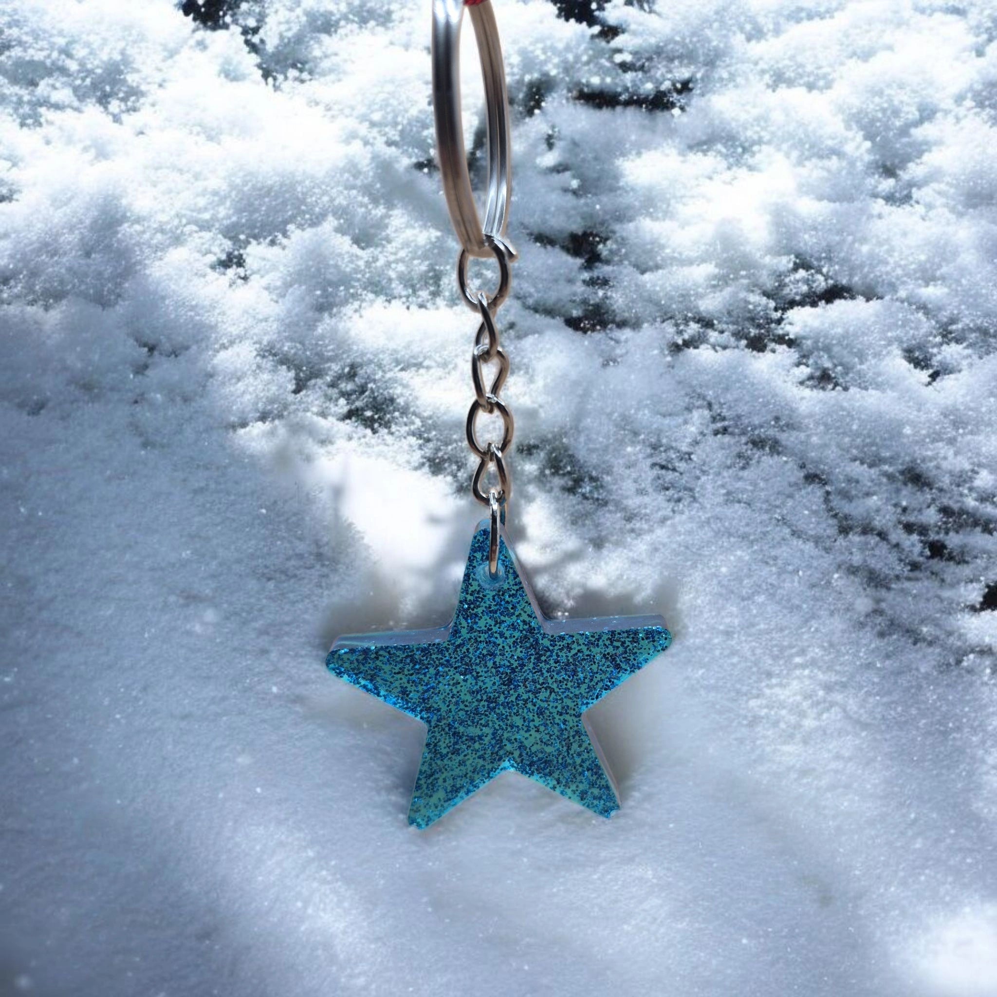 porte-clés étoile bleue avec paillettes en résine époxy fait main par les Créa de marlene